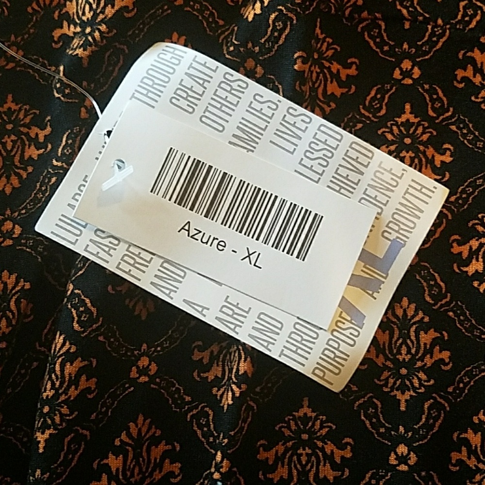 XL Azure - Picture 3 of 3
